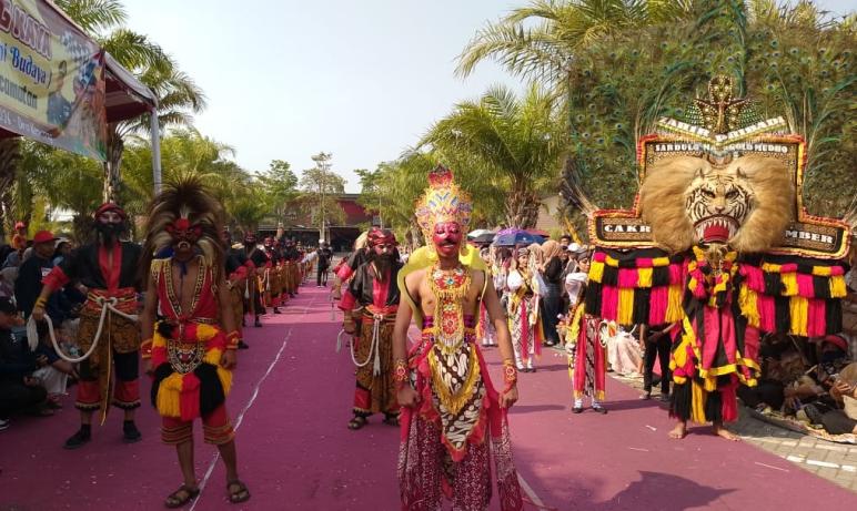 Semarak HUT RI ke-81, SMK PGRI 5 Jember Tampilkan Kisah Reog Ponorogo dan Kreasi Duta Prima Vision