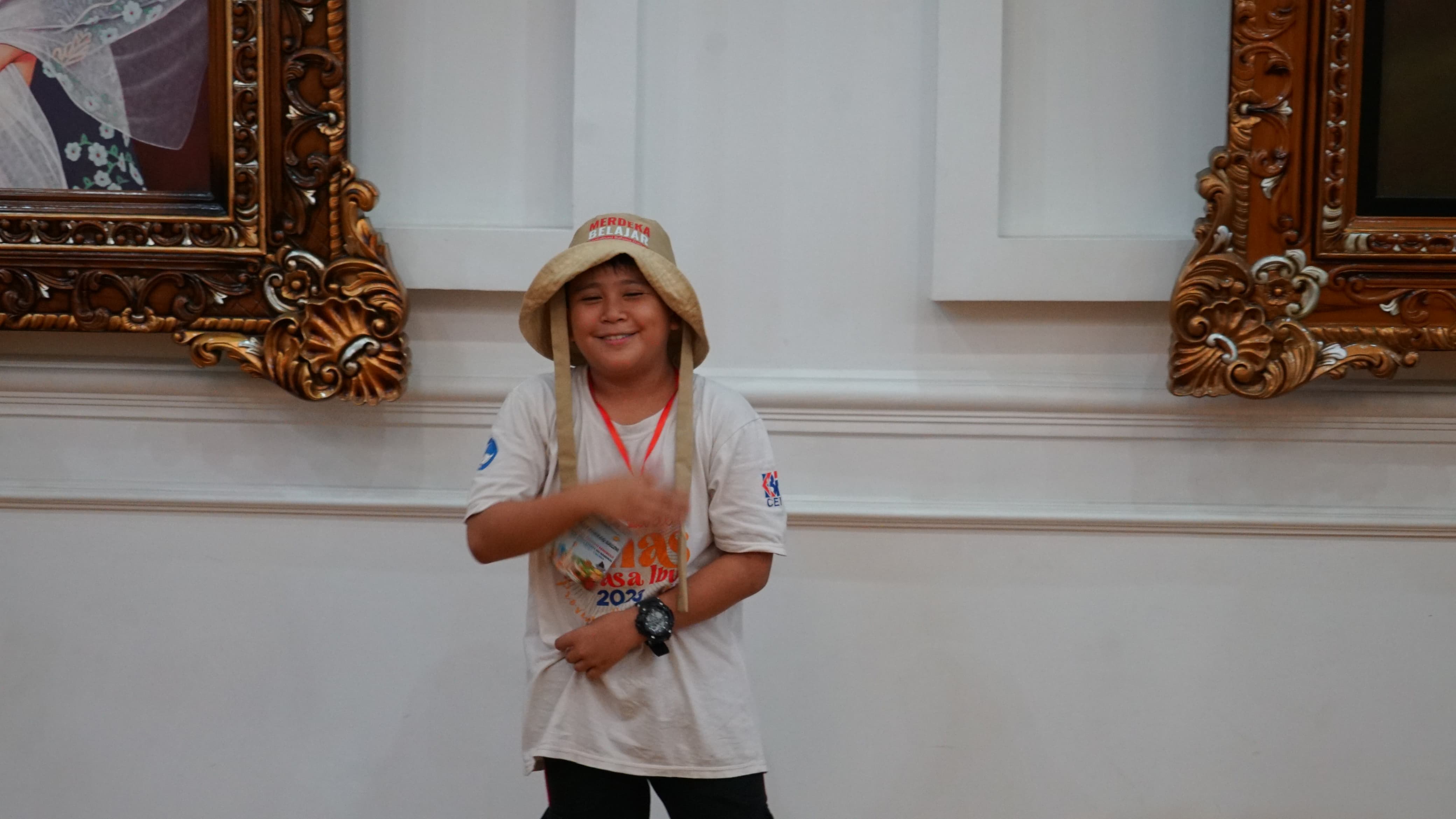 Gubernur Rohidin Mersyah dari Provinsi Bengkulu dengan hangat menyambut kedatangan 14 anak-anak yang akan mewakili daerahnya dalam Festival Tunas Bahasa Ibu (FTBI) tingkat Nasional.