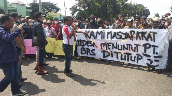 Dewan Kabupaten Bengkulu Utara Temui Langsung Pendemo Di Depan Gedung DPRD