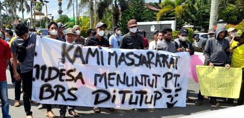 Dewan Kabupaten Bengkulu Utara Temui Langsung Pendemo Di Depan Gedung DPRD