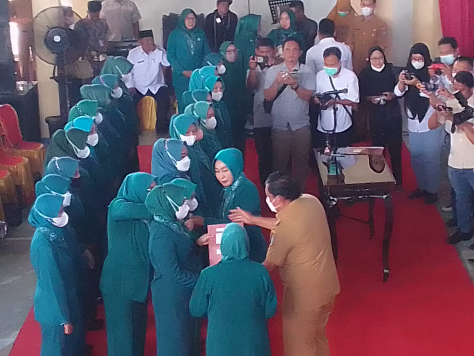 Sunarti Ketua Tim Penggerak Pkk Desa Kualalangi Usai Di Lantik Sampai Kan Ini.