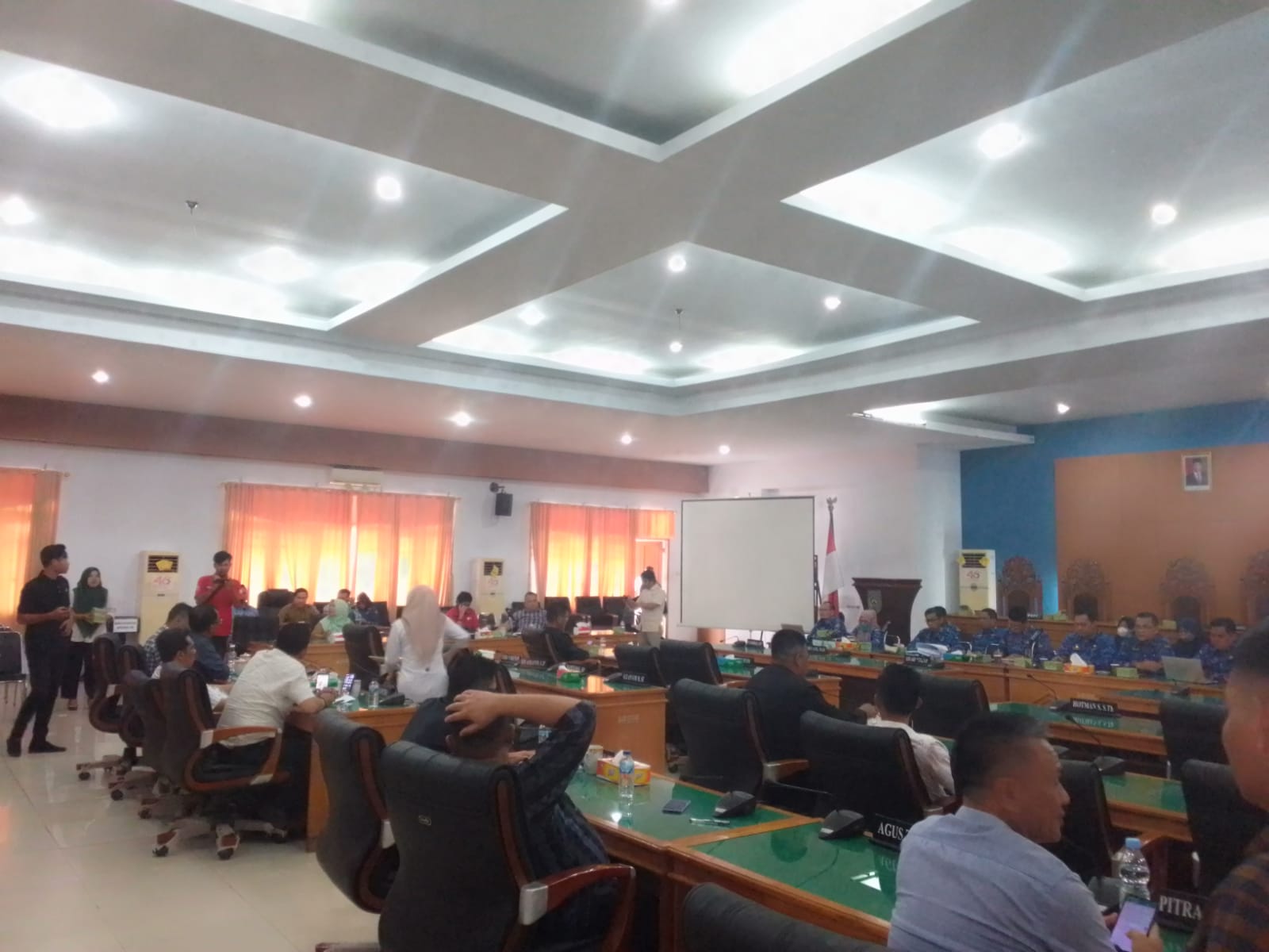 DPRD Dan TAPD BU Melanjutkan Pembahasan APBD-P 2022 Evaluasi Gubernur