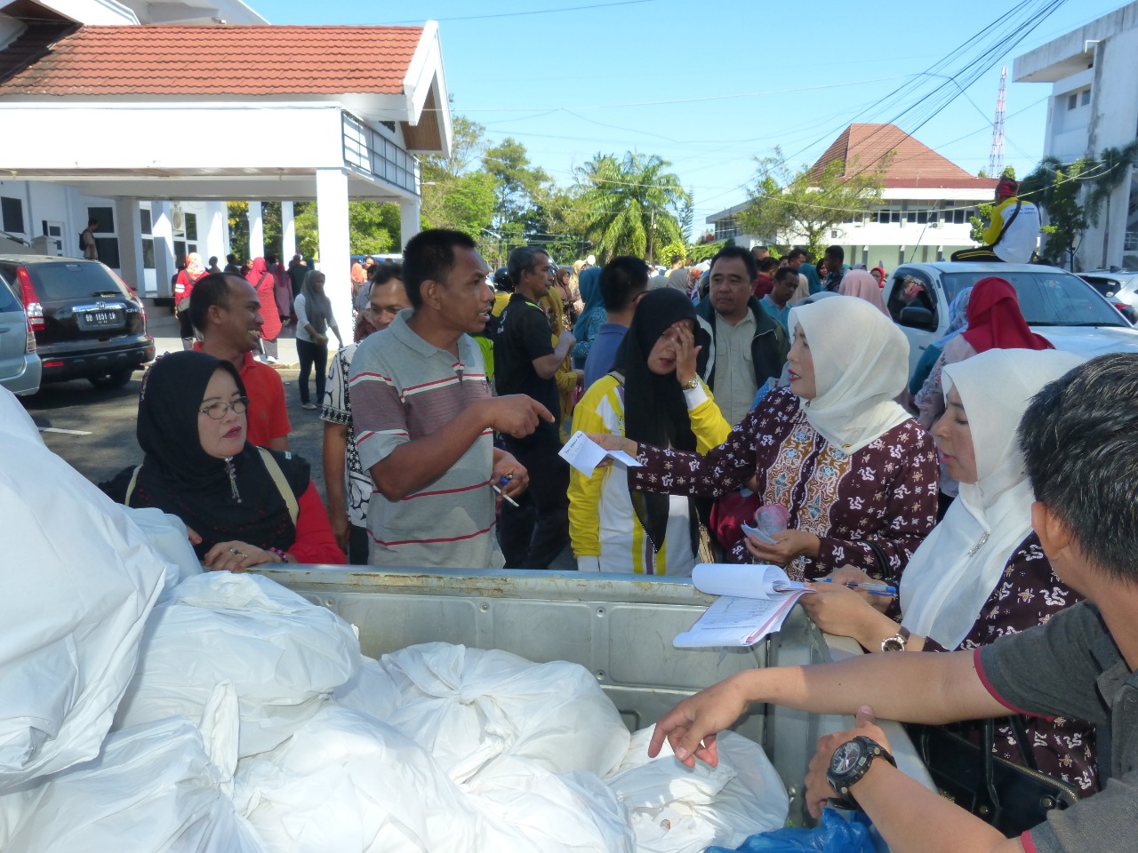 287 ASN Korban Banjir Terima Bantuan