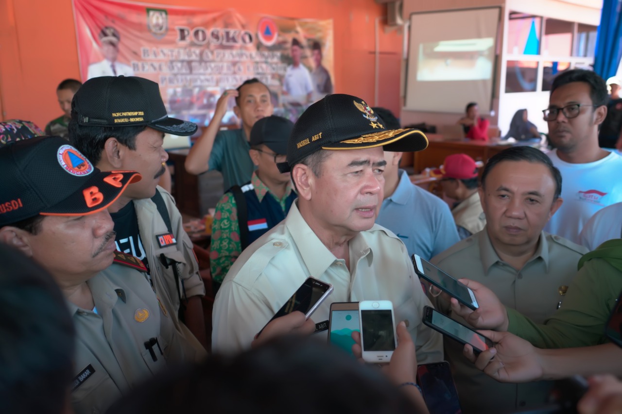 Sumbar Sumbang 1 Ton Rendang untuk Korban Banjir Bengkulu