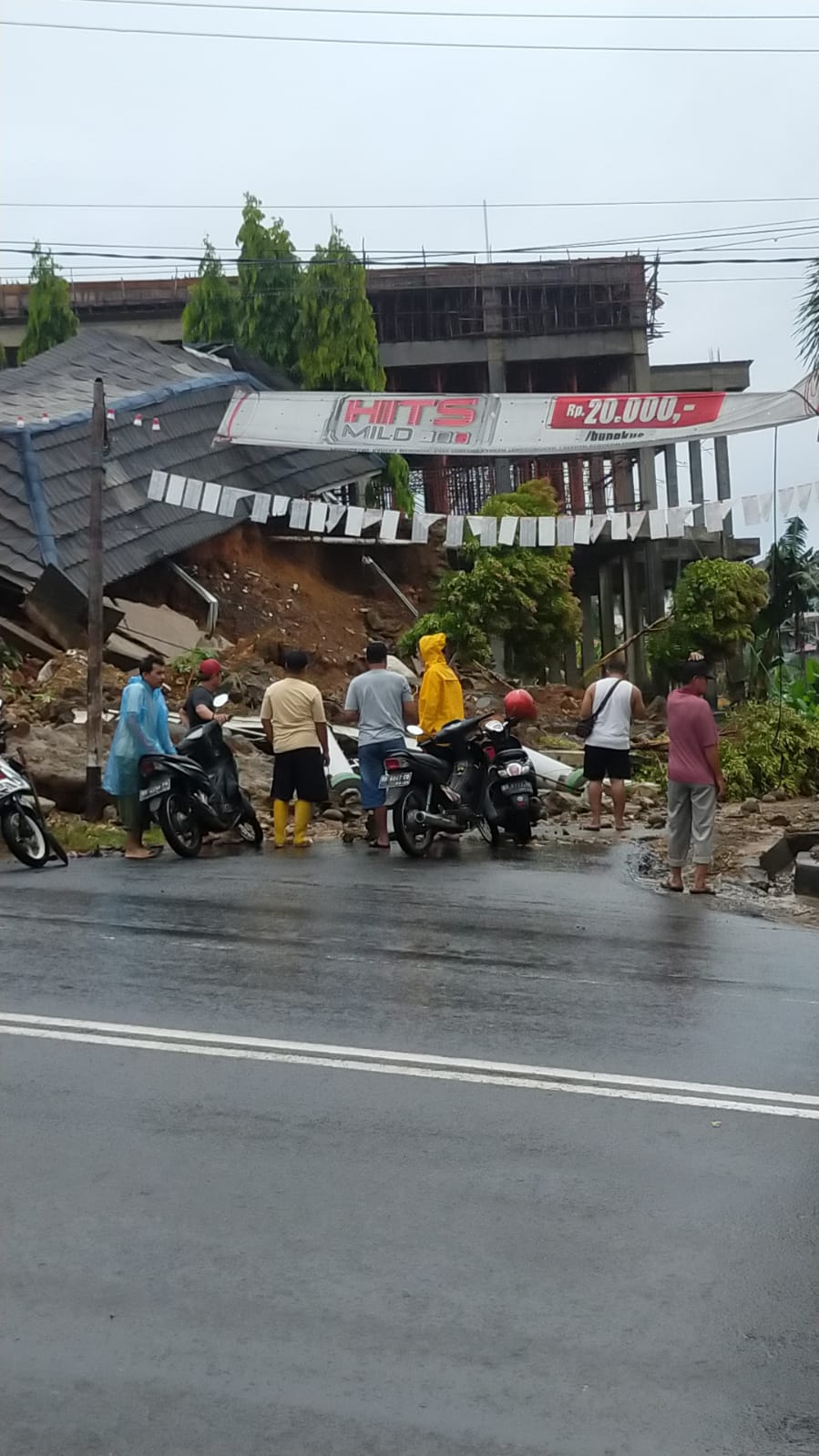 Hujan Lebat Seharian,Tanah Lonsor dan Banjir Melanda Kota Bengkulu