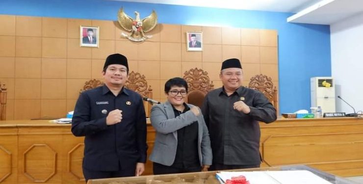 Rapat Paripurna DPRD BU,Terhadap Rencana Peraturan Daerah Pembangunan Industri