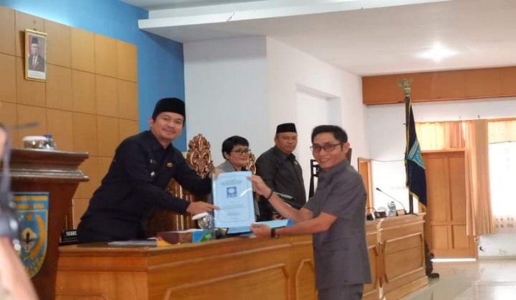 Rapat Paripurna DPRD BU,Terhadap Rencana Peraturan Daerah Pembangunan Industri