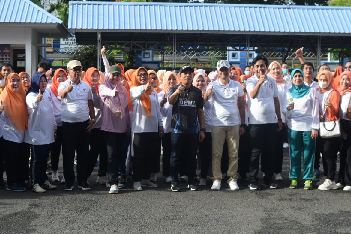wakil walikota Bengkulu Dedy Wahyudi bersama Direktur Utama RSHD Adakan Senam Dan Donar Darah
