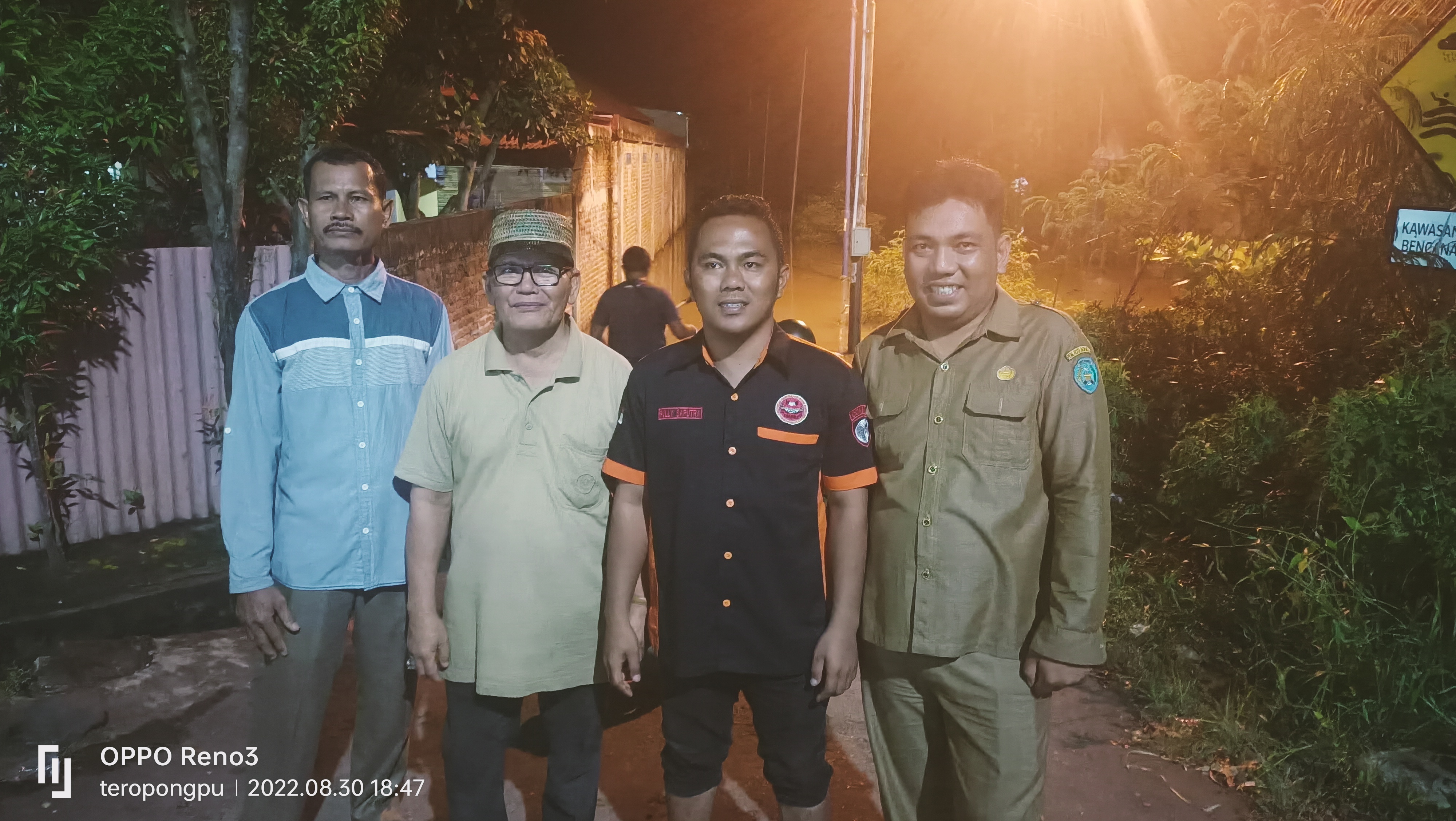 Bengkulu Banjir lagi,Warga Ngungsi Diatas Trotoar Jalan