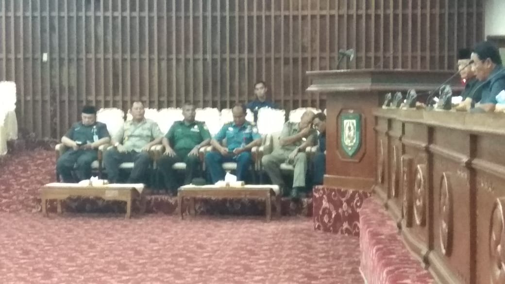 Rapat Paripurna Dengan Agenda Nota Penjelasan Gubernur Atas Raperda Rencana Umun Energi Daerah