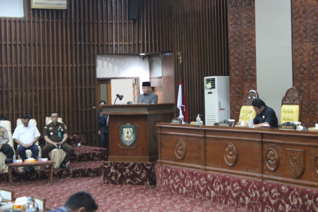 gubernur bengkulu rohidin sampaikan nota penjelasan