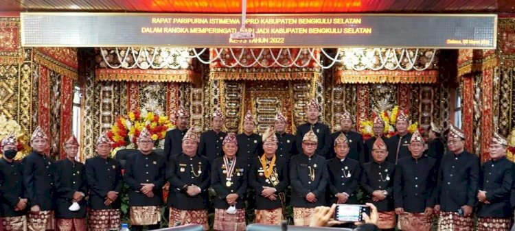 RAPAT PARIPURNA KABUPATEN BENGKULU SELATAN 73