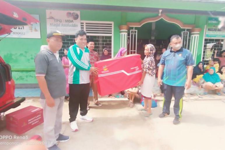 Dinas Sosial Kota Bengkulu Berikan Bantuan Pasca Banjir