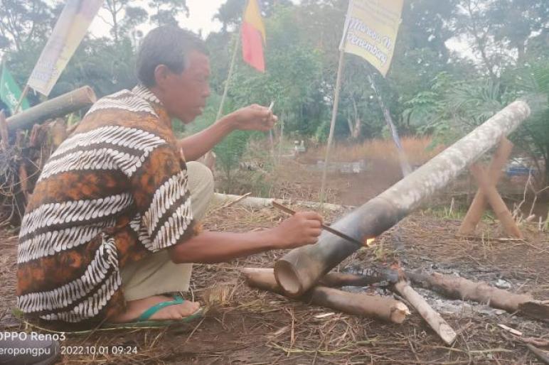 Permainan Tradisional Meriam Menggelegar di Festival PANEMBANG FEST Kabupaten Bengkulu Tengah