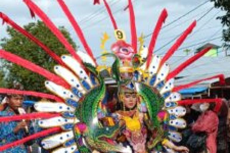 Karnaval Batik Besurek Berlangsung Meriah dan Berkah Bagi Para Pedagang.di Berendo .Kamis (9/03/2023)(ft : Abas Toni teropongpublik.co.id )