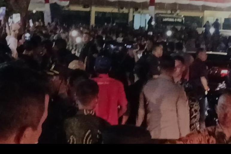 Presiden RI Joko Widodo di Festival Tabot dikerumuni Pengunjung