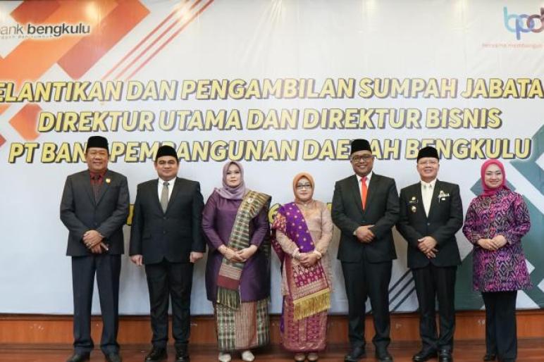 Bank BJB (BJB) telah mengonfirmasi dukungan penuhnya terhadap pengembangan bisnis Bank Bengkulu setelah resmi menjadi bagian dari Kelompok Usaha Bank (KUB) BJB..Rabu(6/3)(ft: Herdianson teropong publik.co.id)