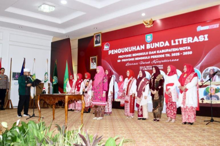 Ny. dr. Mega Ayu Variza Teddy Rahman Dikukuhkan sebagai Bunda Literasi Kabupaten Seluma Periode 2025–2030
