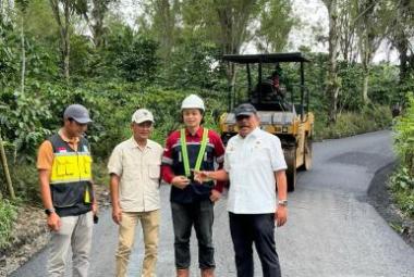 Wagub Mian Tinjau Progres Jalan Simpang Air Lang – Pelalo, Dorong Akses Petani Kopi Lebih Mudah