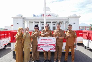 Pemkab Seluma Terima Bantuan Arm Roll dan Kontainer Sampah dari Pemprov Bengkulu